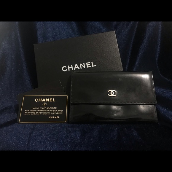 AUTHENTIC CHANEL PATENT LEATHER WALLET - Picture 2 of 7